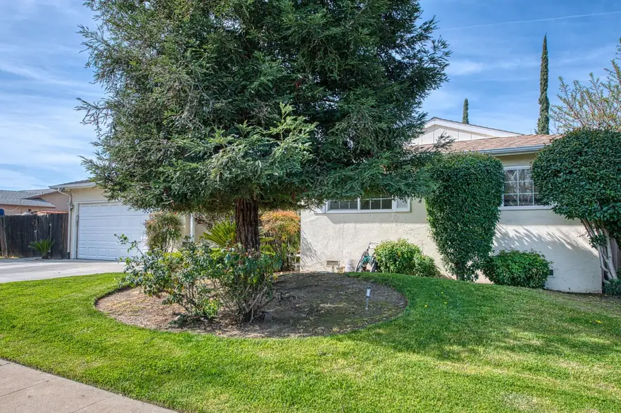 2306 Stanford Avenue, Clovis, CA 93611 - #2