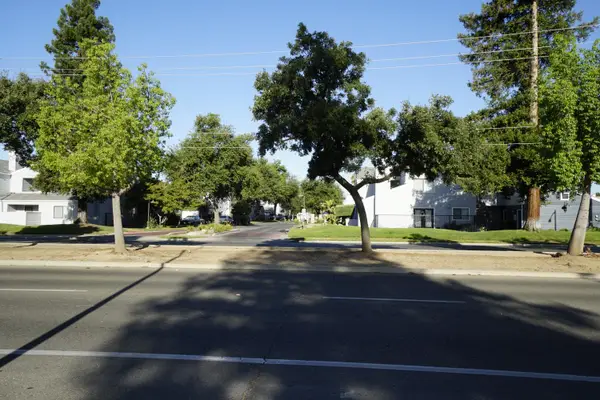 7675 N 1st Street #138, Fresno, CA 93720