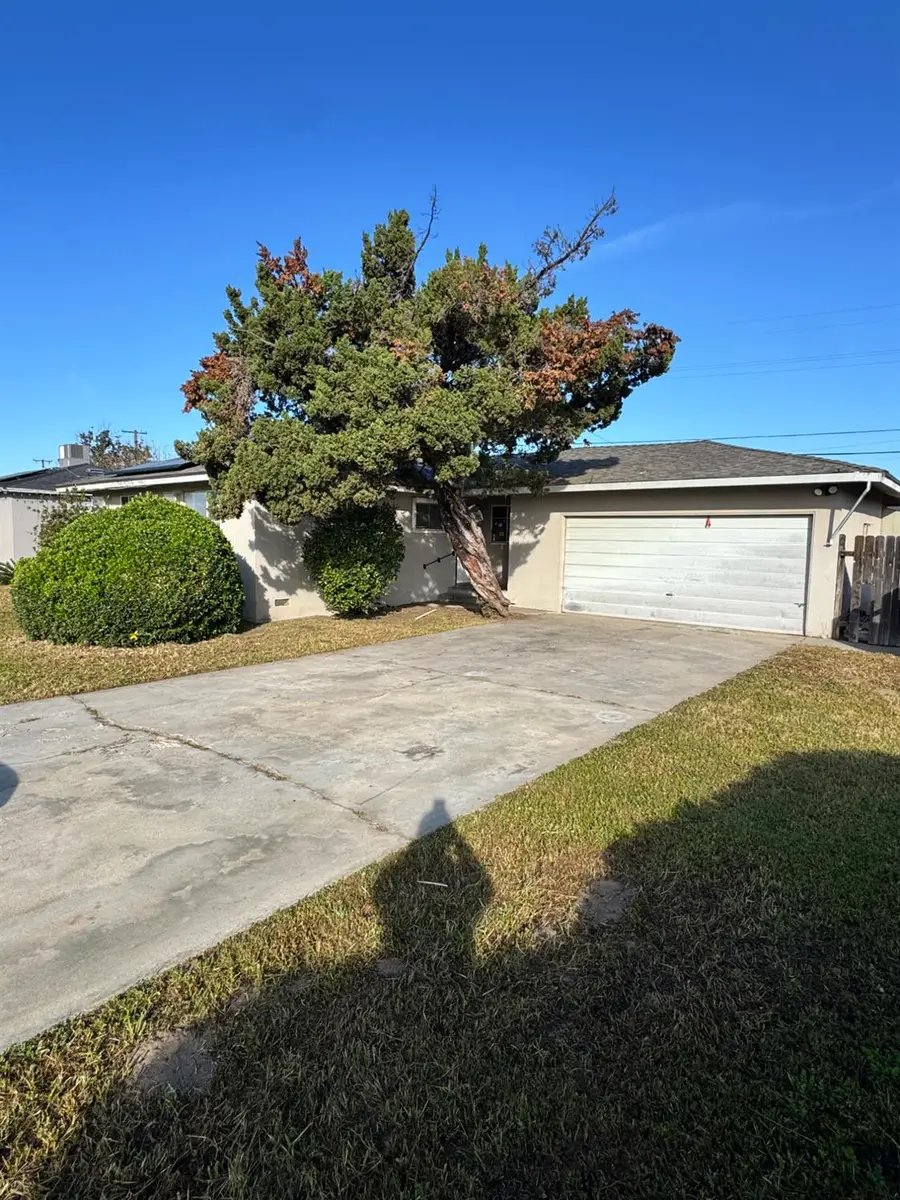 5703 E Hampton Way, Fresno, CA 93727 - #2