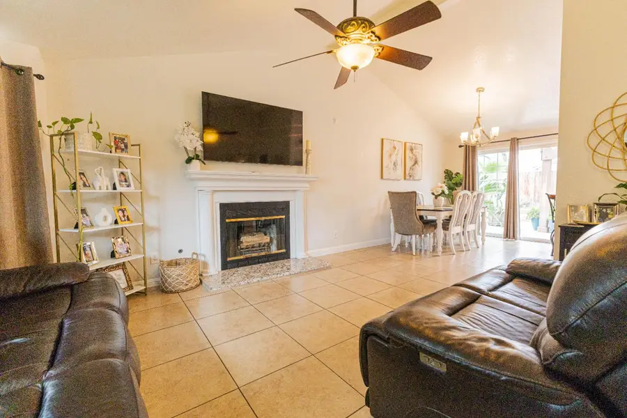 3806 N Cleo, Fresno, CA 93722 - #2