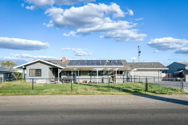 560 10th Avenue, Kingsburg, CA 93631