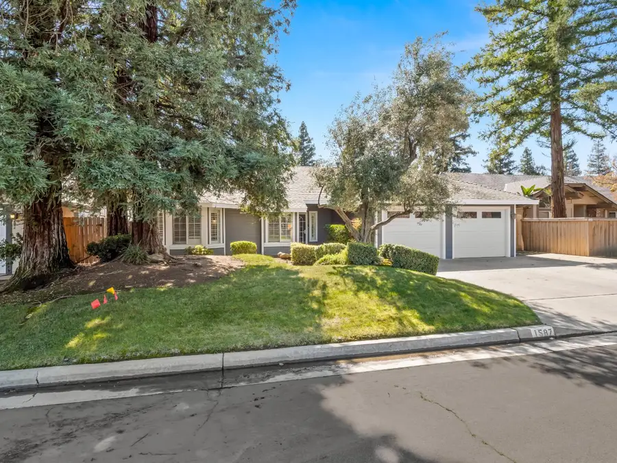 1587 E Trenton Avenue, Fresno, CA 93720 - #3