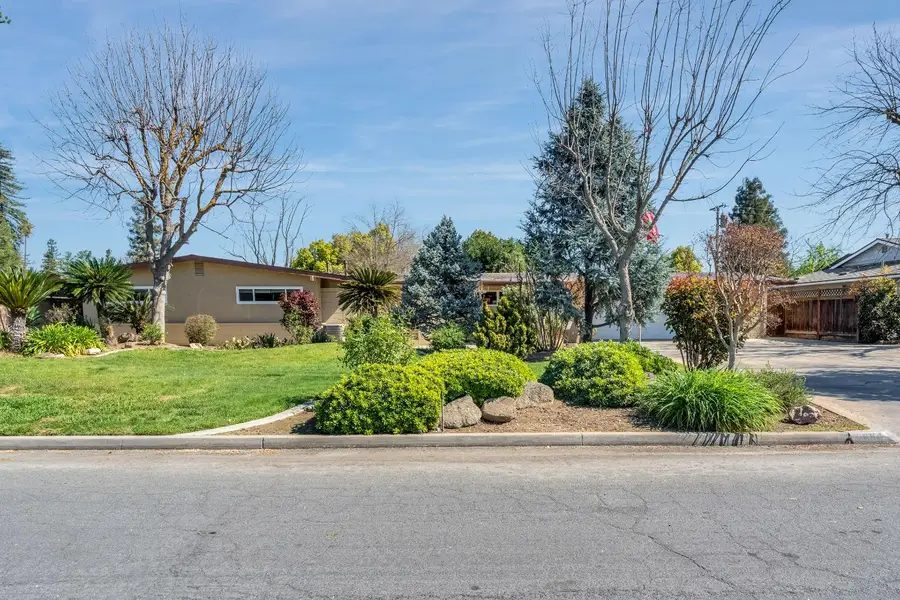 5694 N Winchester Avenue, Fresno, CA 93704 - #2