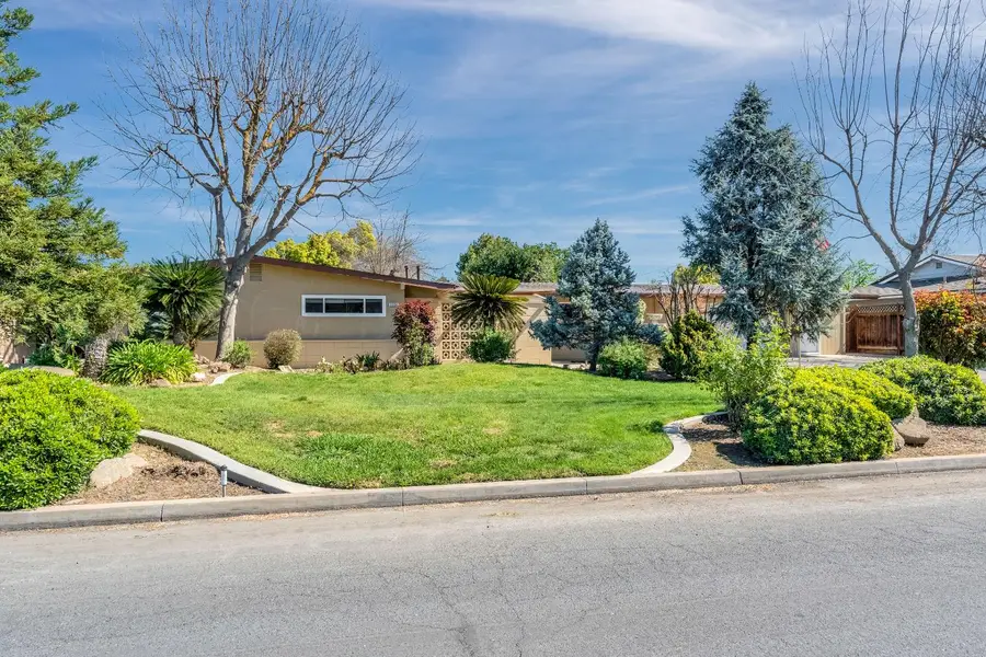 5694 N Winchester Avenue, Fresno, CA 93704 - #3