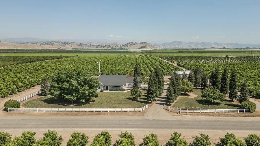 4350 Navelencia Avenue, Reedley, CA 93654 - #3