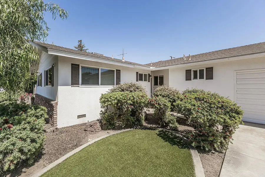 862 N Bates Avenue, Dinuba, CA 93618 - #3