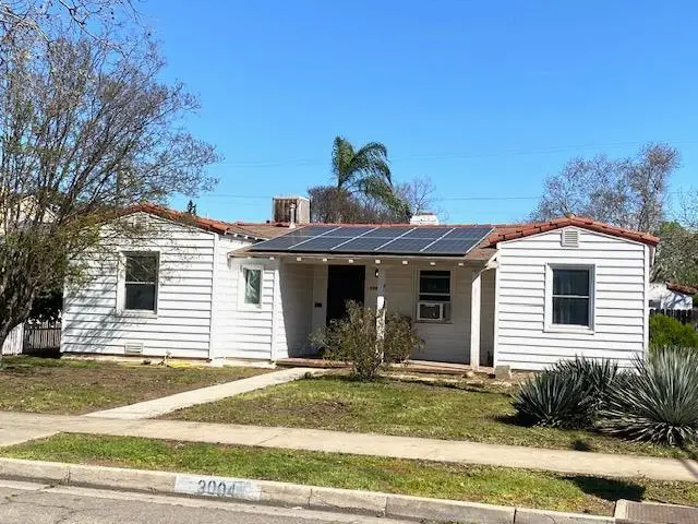 3004 N Thorne Avenue, Fresno, CA 93704 - #2