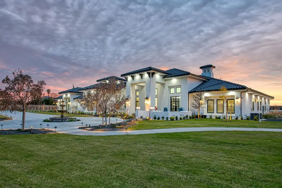 3729 E Queens Court, Clovis, CA 93619 - #3