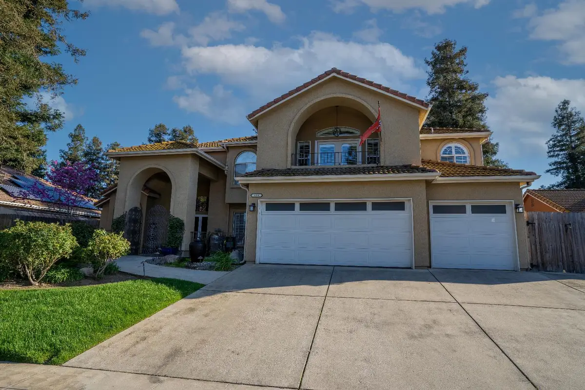 684 W Chennault Avenue, Clovis, CA 93611 - #1