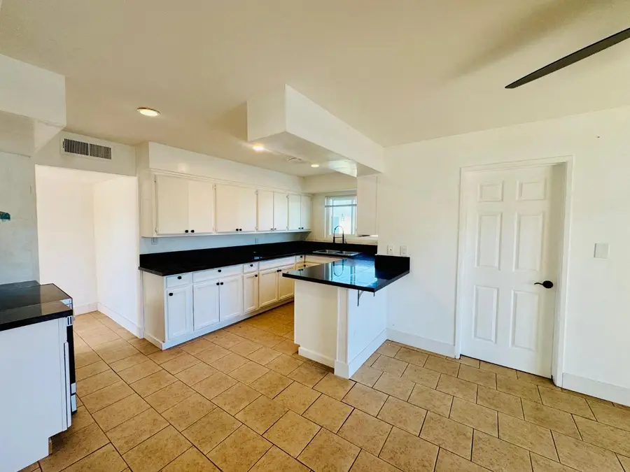 1031 Elizabeth Court, Bakersfield, CA 93308 - #3