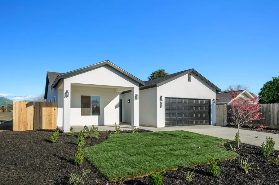 502 9th St, Orange Cove, CA 93646 - #2