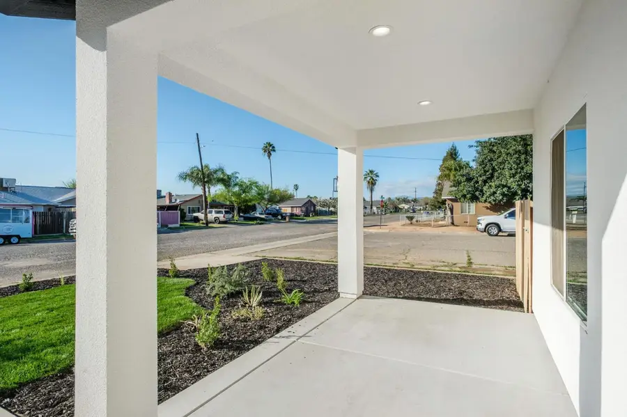 502 9th St, Orange Cove, CA 93646 - #3