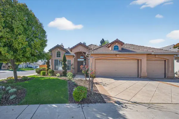 9935 N Ann Avenue, Fresno, CA 93720