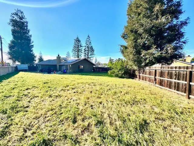 2407 Sarah Circle, Selma, CA 93662 - #2
