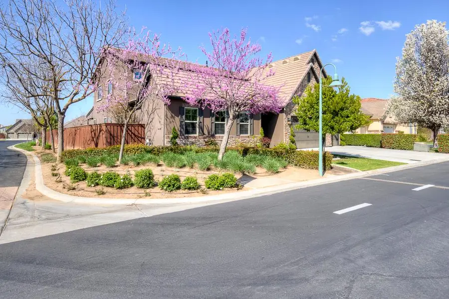 4249 N Waterside Drive, Clovis, CA 93619 - #2