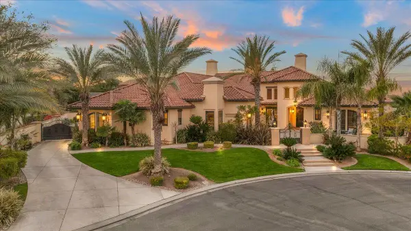 12392 N Via Tuscania Avenue, Clovis, CA 93619