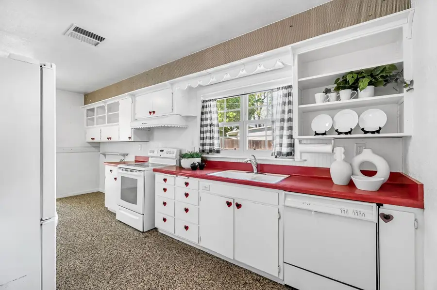 753 W Floradora Avenue, Fresno, CA 93728 - #3