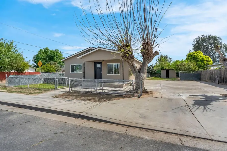 914 Clinton Street, Madera, CA 93638 - #2