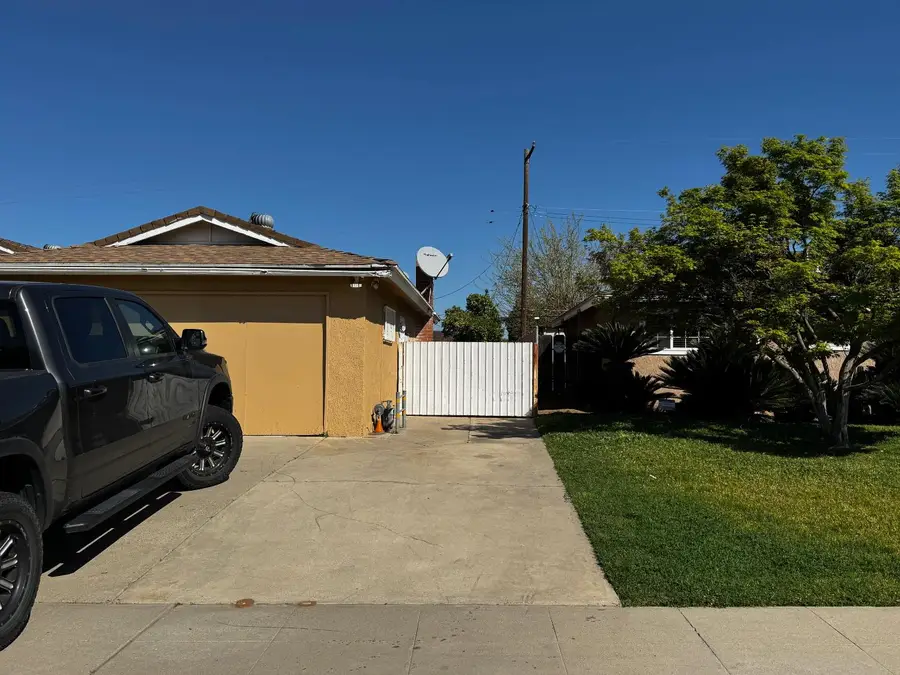 3058 W Bellaire Way, Fresno, CA 93722 - #3