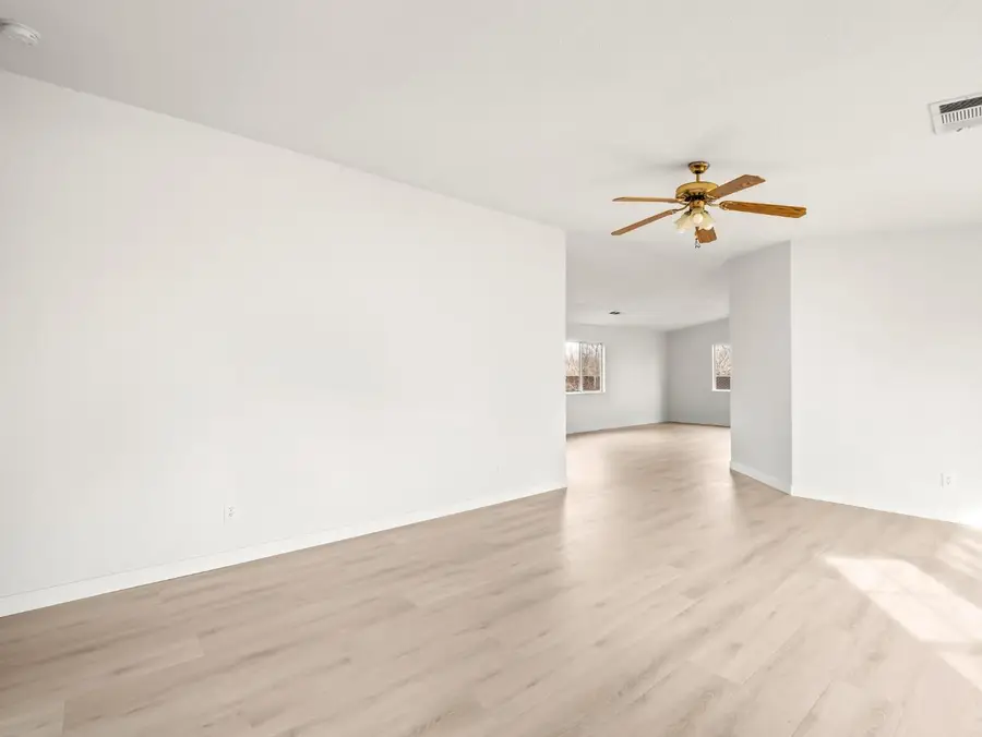 8552 Cairo Avenue, Laton, CA 93242 - #3