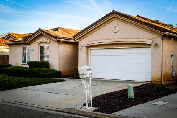 2027 E Eclipse Avenue, Fresno, CA 93720