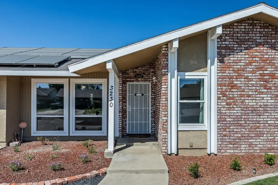 3230 W Pryor Avenue, Visalia, CA 93277 - #2