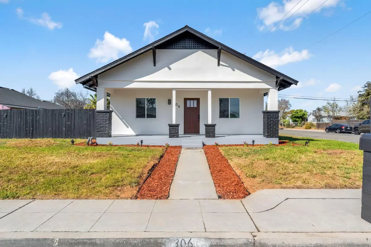 306 W Beechwood Avenue, Pinedale, CA 93650 - #1