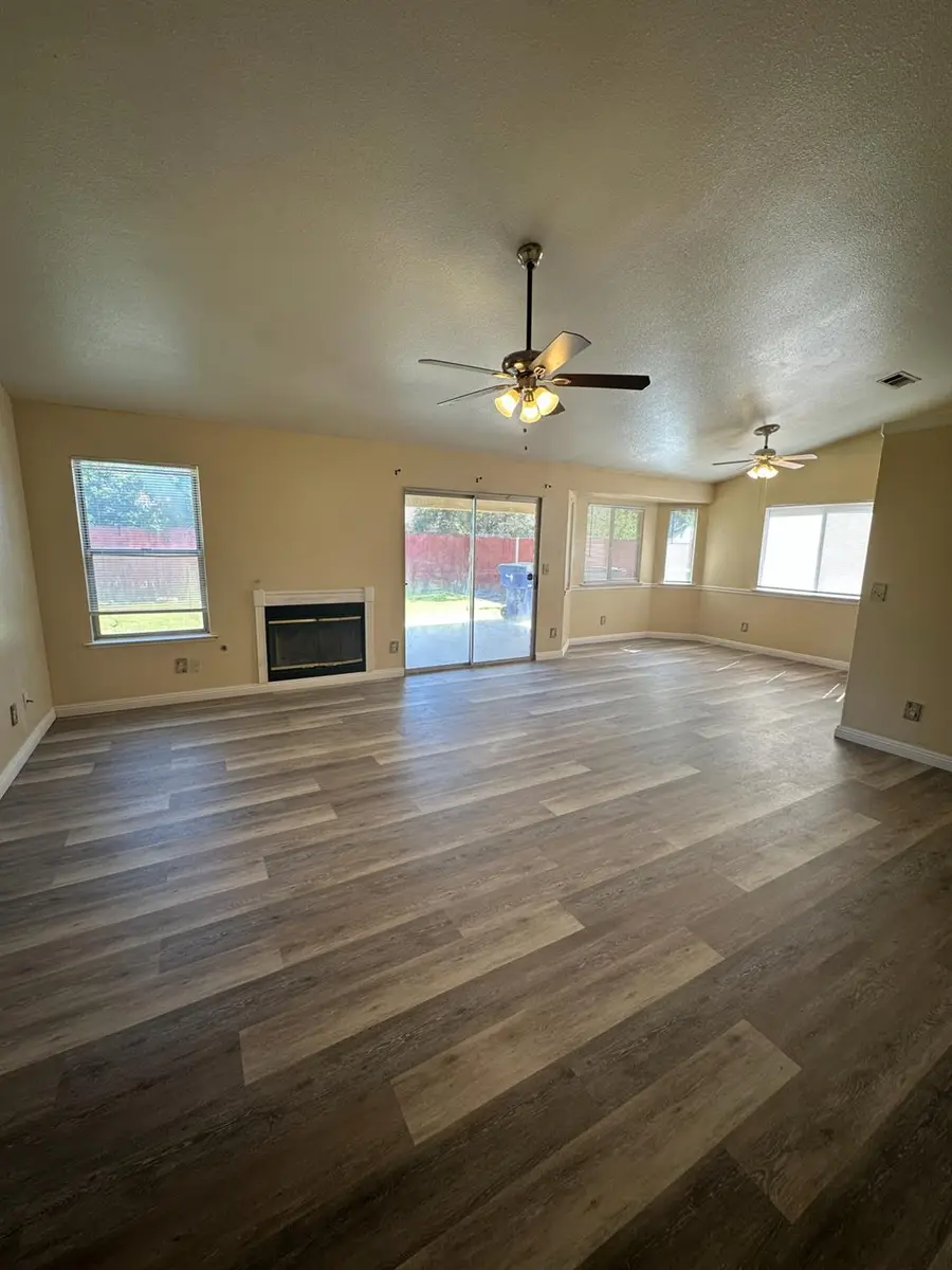 5560 N Ellendale Avenue, Fresno, CA 93722 - #2