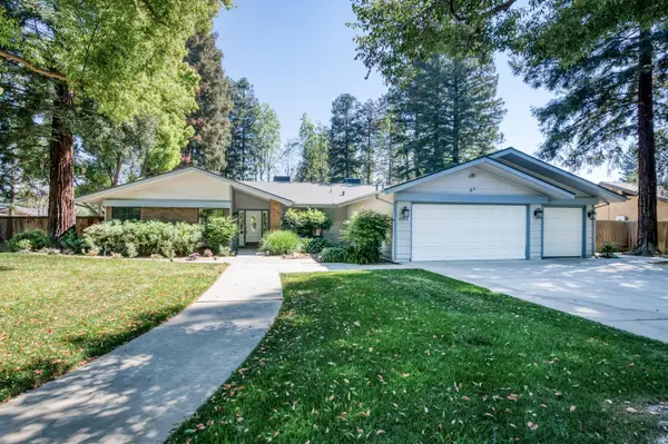 6702 N Dolores Avenue, Fresno, CA 93711