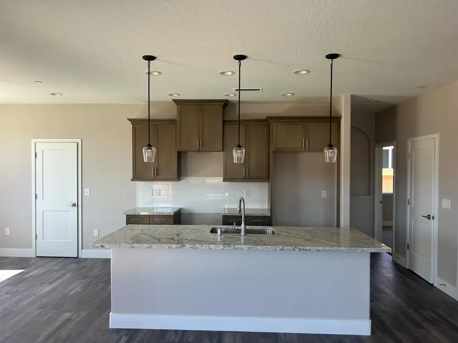 16161 West David Ave, Kerman, CA 93630 - #2