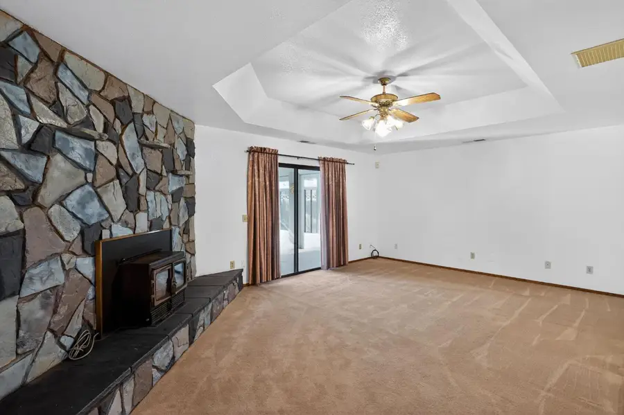 635 N Belmont Street, Porterville, CA 93257 - #3