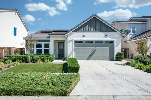 2071 N Hughes Avenue, Clovis, CA 93619