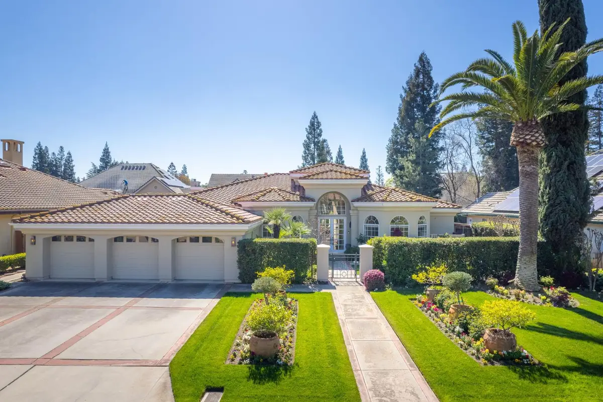 1533 E Forest Oaks Drive, Fresno, CA 93730 - #1