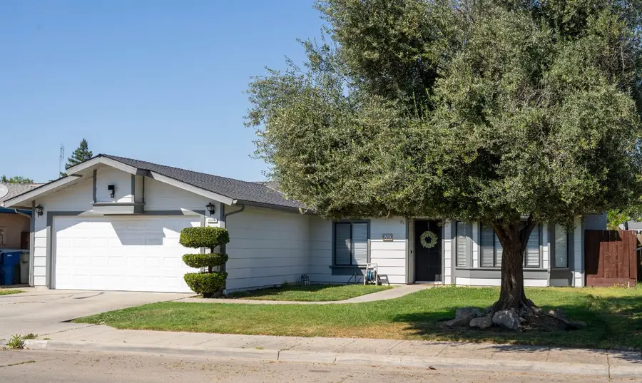 5310 W Sussex Way, Fresno, CA 93722 - #3