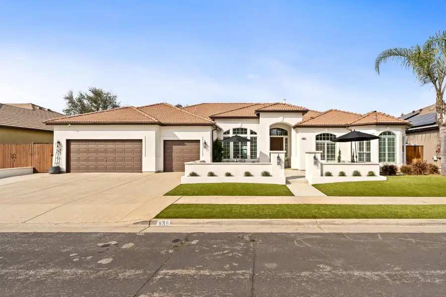 635 W Quincy Avenue, Clovis, CA 93619 - #2