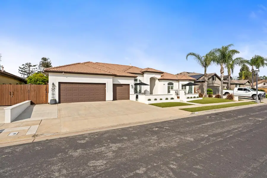 635 W Quincy Avenue, Clovis, CA 93619 - #3