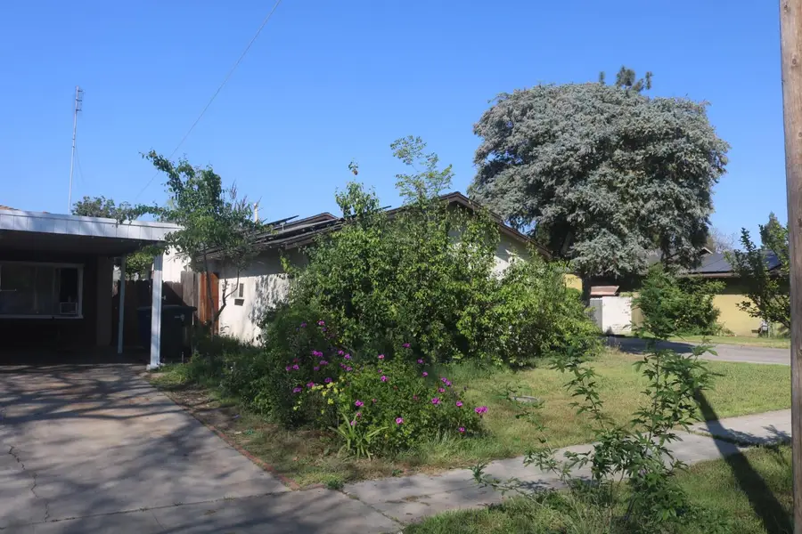 2807 E Garland Avenue, Fresno, CA 93726 - #3