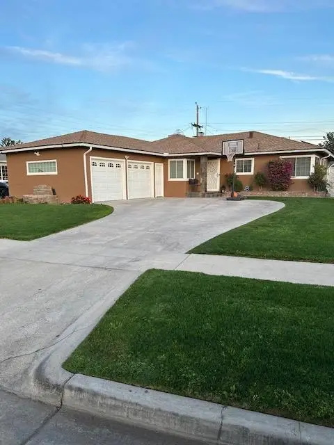 2936 N Spalding Avenue, Fresno, CA 93703