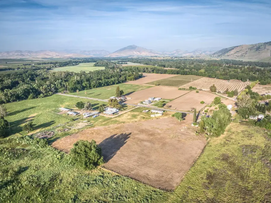 545 N Rio Vista Avenue, Sanger, CA 93657 - #2