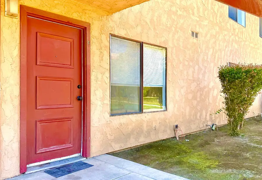 880 Greenfield Avenue #E, Hanford, CA 93230 - #3