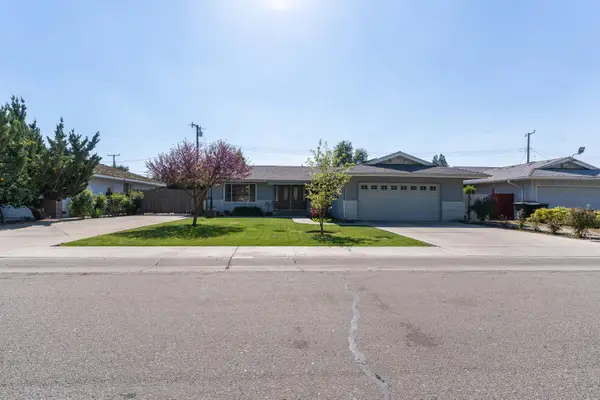 2631 W Royal Oaks Drive, Visalia, CA 93277