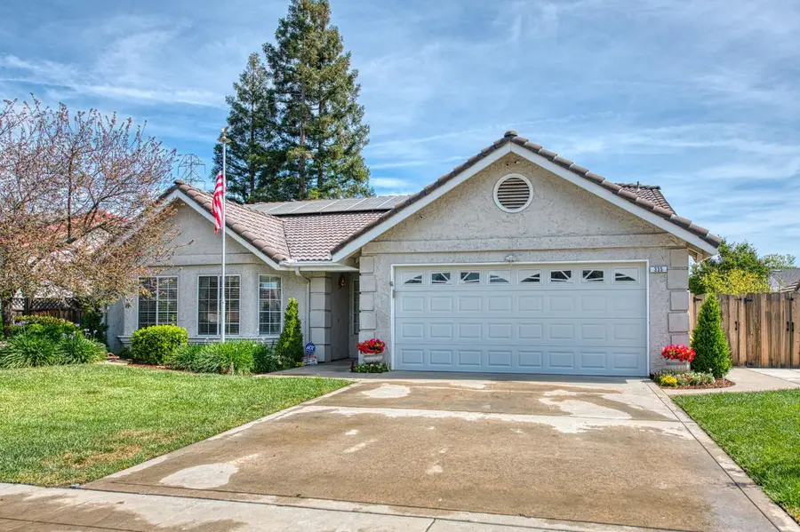 335 Mckelvy Avenue, Clovis, CA 93611 - #2