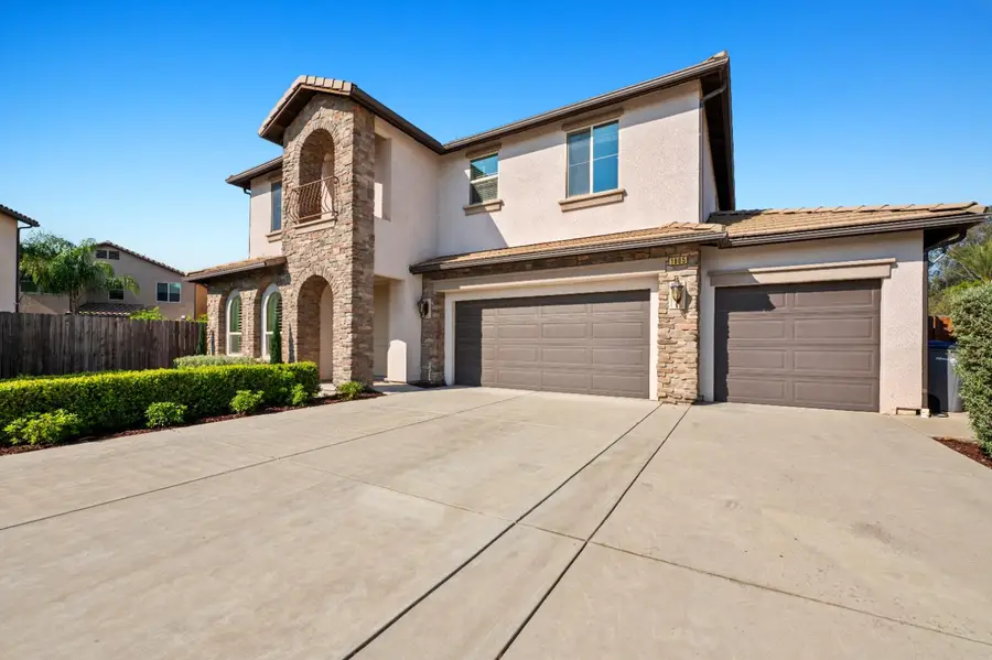1805 E Bella Rosa Avenue, Fresno, CA 93730 - #3