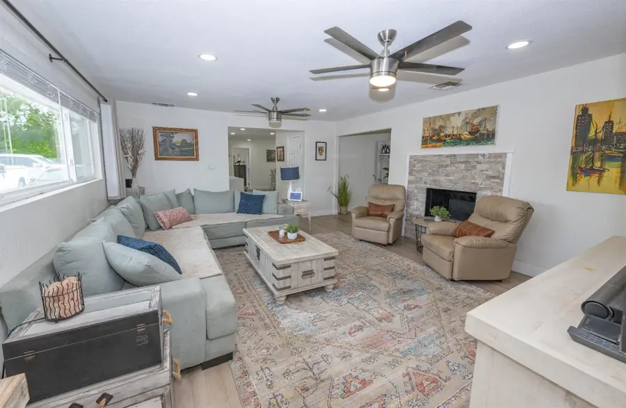 2064 Ashlan Avenue, Clovis, CA 93611 - #2