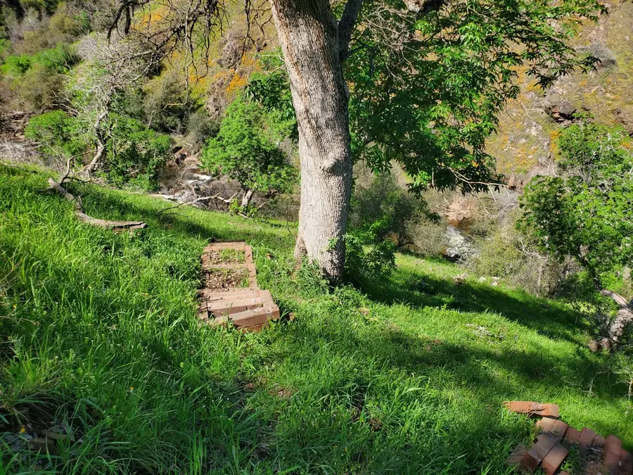 40 Trimmer Springs Rd, Lakeshore, CA 93657 - #2