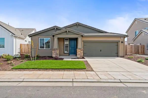 1237 Cathedral Court S, Madera, CA 93636