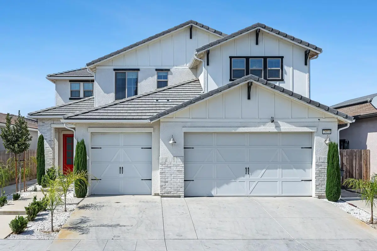 2833 N Armstrong Avenue, Fresno, CA 93727 - #1