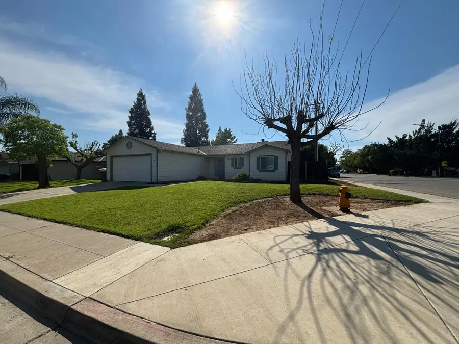 813 Morton Avenue, Sanger, CA 93657 - #2