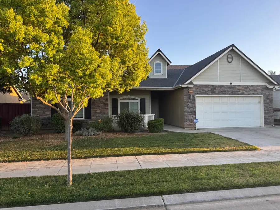 548 W Serena Avenue, Clovis, CA 93619 - #3