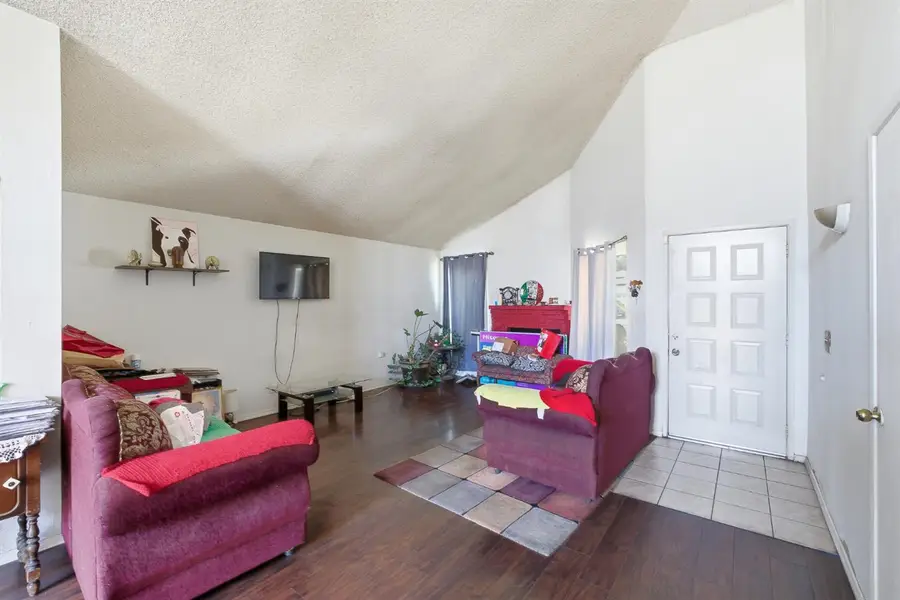 2580 N Knoll Avenue, Fresno, CA 93722 - #3